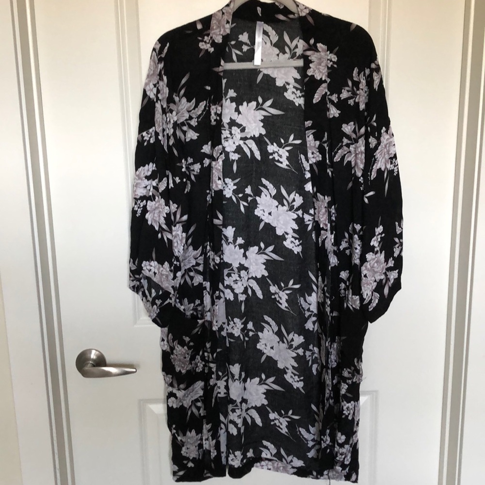 COPY - Kimono from FabFitFun - Picture 2 of 5